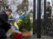 Порошенко почтил память ликвидаторов последствий взрыва на ЧАЭС