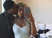 Младшая сестра Ким Кардашьян снялась топлесс в честь дня рождения друга