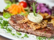 Мясо по-французски: 4 рецепта любимого блюда