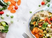 Нутрициолог объяснила, как организм реагирует на дефицит пищи