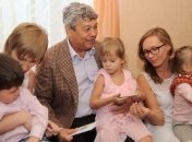 Мирча Луческу купил дом для многодетной семьи