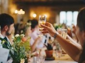 На Прикарпатті заборонили святкувати весілля у кафе та ресторанах