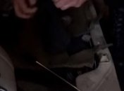 Мужчина пытался вывезти в носках 20 кг янтаря