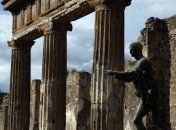 Смягчение карантина: Италия открыла Помпеи для туристов