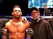 "Летающий нокаут": боец ММА внезапно вырубил соперника (Видео)