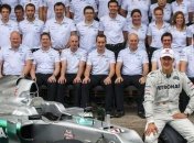 Mercedes AMG сильно переживает за Шумахера