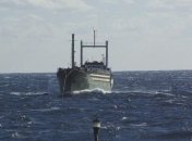 Судно с сотнями нелегалов в Средиземном море взяли под контроль