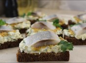 Бутерброды с селедкой