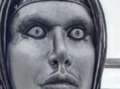 В России после скандала сносят "зомби-памятник" Аленке