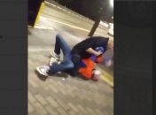 Водитель киевского троллейбуса подрался с пассажиром из-за маски: очевидцы показали видео