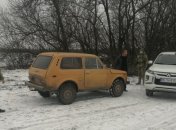 Пограничники "накрыли" крупную аферу на границе с Донбассом: преступление попало на видео