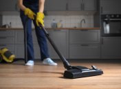 Для чего отверстие в шланге пылесоса