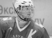 В России скончался хоккеист, получивший шайбой в шею