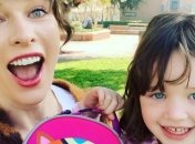 "Антошка" у виконанні доньки Міли Йовович (Відео)