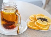 Медики рассказали, почему чай с лимоном нельзя пить постоянно