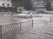 В Симферополе из-за ливня "поплыл" железнодорожный вокзал