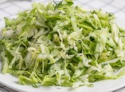 Салат из молодой капусты и огурцов