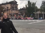 В Запорожье девушки смеялись, обсуждая акцию "Free Azov"