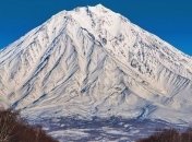 Вулкан на Камчатке пробудился и выпустил столб пепла на шесть километров