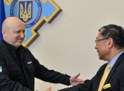 Турчинов обсудил с послом Японии деоккупацию Донбасса