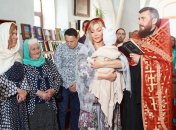 Ирина Билык крестила сына: певица впервые показала малыша на публике. ФОТО