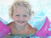 В Трускавце бесплатно учат плавать детей из многодетных семей