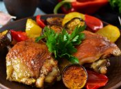 Запечені курячі стегна