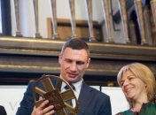 Виталий Кличко получил премию Леха Валенсы (Фото)