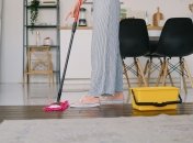 Чому не можна ходити мокрою підлогою