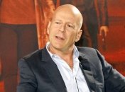 Это была ошибка: Брюс Уиллис признал, что неправильно вел себя, не надев маску 