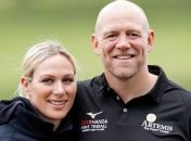 У королевы Елизаветы II родился еще один правнук: Зара и Майк Тиндолл снова стали родителями