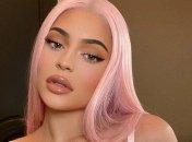 Кайлі Дженнер опублікувала спокусливе фото в сексі-боді