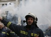 В Греции протестуют пожарные из-за условия найма