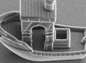 Ученые создали самую маленькую лодку в мире: она поместится на человеческом волосе (Фото, Видео)