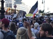 Тысячи конспирологов вышли протестовать против карантина в Берлине