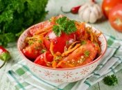 Апетитна закуска з помідорів та моркви по-грузинськи