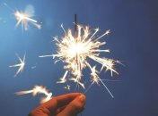 Главный атрибут Нового года: как правильно пользоваться бенгальскими огнями