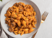 Макарони з куркою у вершково-томатному соусі