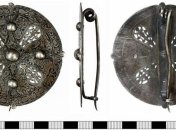 Исследователи нашли серебряную брошь, возрастом более тысячи лет (Фото)