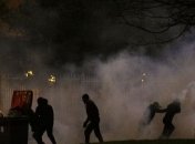 В пригороде Парижа продолжаются протесты