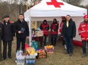 Евакуйованим з Китаю передали книги та ігри