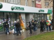 "Национальный корпус" временно прекратит блокаду банков РФ в Украине