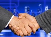 Чому рукостискання при зверненні та вітанні є небезпечним