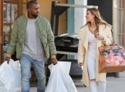 Ким Кардашьян в сумке за 50 тысяч долларов хранит крекер и подгузники