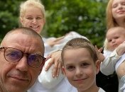 "Белая гвардия": лидер "Ляписа" показал свою большую семью (Фото)