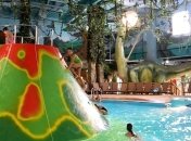 В аквапарке Киева обвалился потолок, есть пострадавший