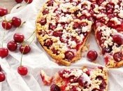 Рецепт дня: вкусный тертый пирог с вишней 