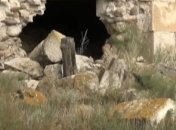 "Варварски разрушен!" Состояние исторического памятника после боев в Карабахе возмутило Баку (видео)