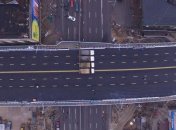 Сдвинули ограждение и помчали: водители проехались по свежеуложенному асфальту на Шулявском мосте (Видео)