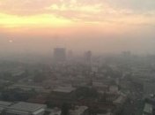 Школам Киева рекомендуют приостановить работу из-за дыма и жары